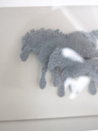 額装　親子の馬